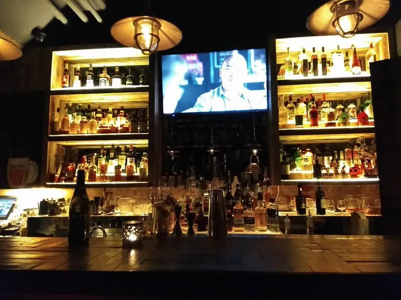 台北 八德路 華山小酒吧