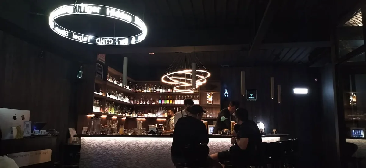 台北 光復南路 臥虎藏龍 酒吧 (永久歇業)