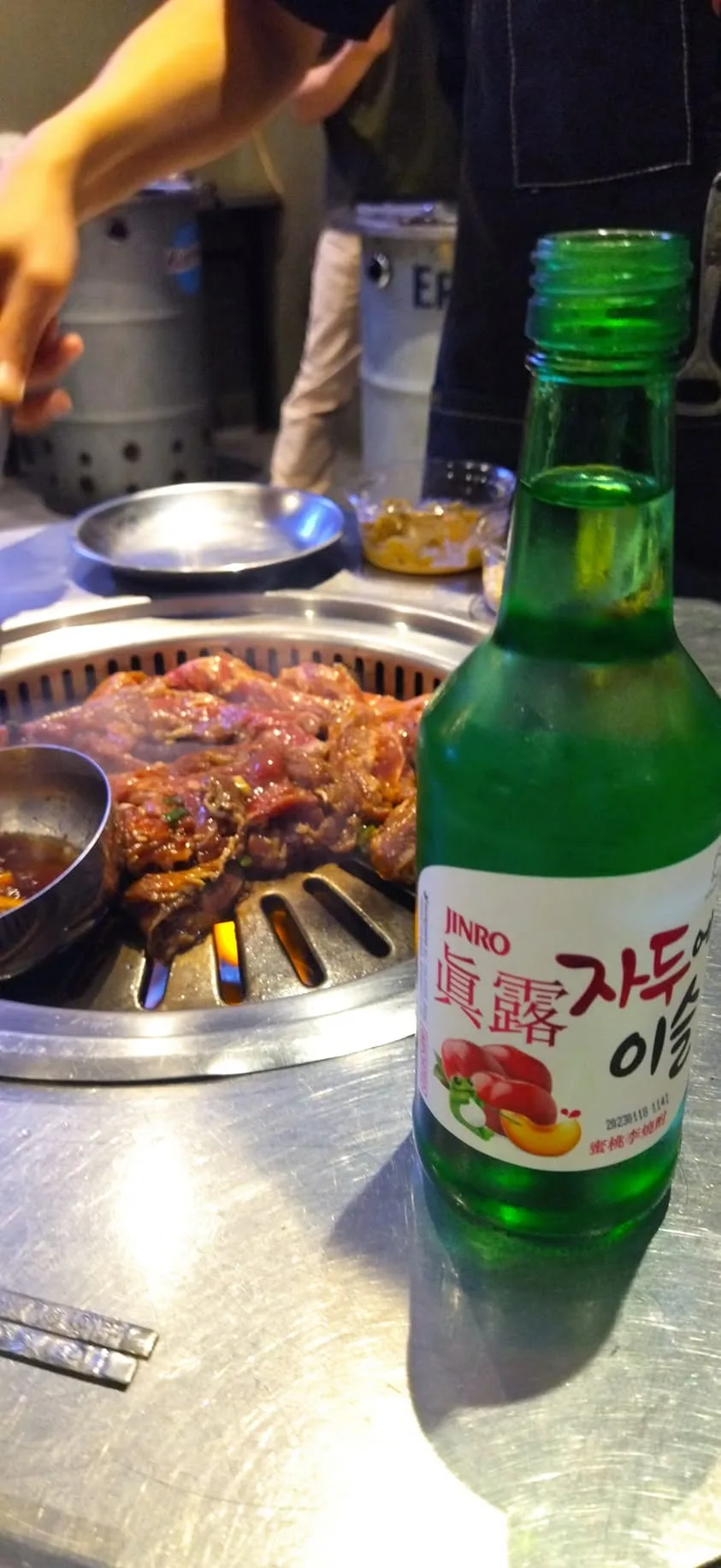 台北 市政府站 新村站著吃烤肉