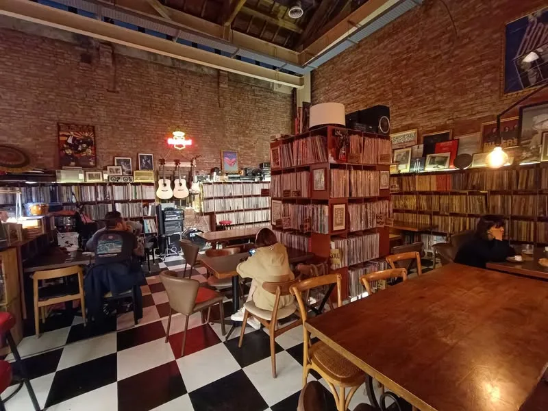 台北 華山文創園區 黑膠咖啡