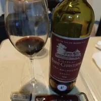 杯中有月，月下無愁。