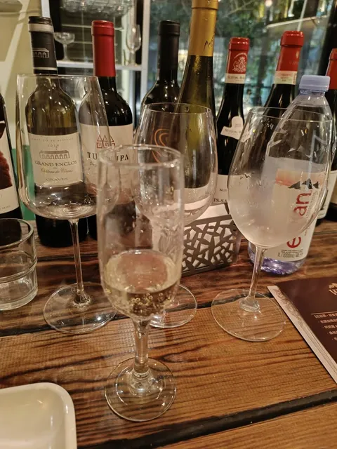 台北 民生社區  Black Bottle 照片 1