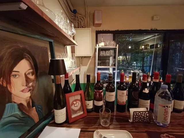 台北 民生社區  Black Bottle