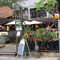 台北 敦化南路巷內 Plan B 歐陸街頭市集小酒館 照片 1