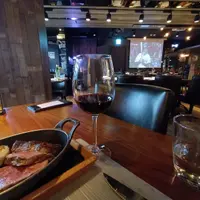 台北 市政府站 艾朋牛排餐酒館